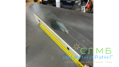 Bayliss® АКБ-Пост-2*150 (SideBOX-2×150) Уличный аккумуляторный шкаф навесной для АКБ 2×150Ач 240×600×600mm с зубчатым креплением до d260 материал- оцинкованная листовая сталь