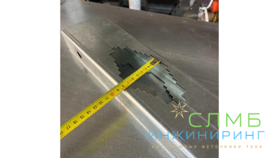 Bayliss® АКБ-Пост-2*150 (SideBOX-2×150) Уличный аккумуляторный шкаф навесной для АКБ 2×150Ач 240×600×600mm с зубчатым креплением до d260 материал- оцинкованная листовая сталь