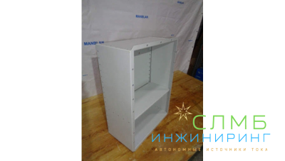 Bayliss® АКБ-Пост-2*100 (SideBOX-2×100) Уличный аккумуляторный шкаф навесной для АКБ 2×100Ач 220×396×600mm с зубчатым креплением до d260 материал- оцинкованная листовая сталь