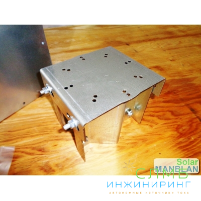 Универсальное крепление шкафа для венчающего монтажа Bayliss™